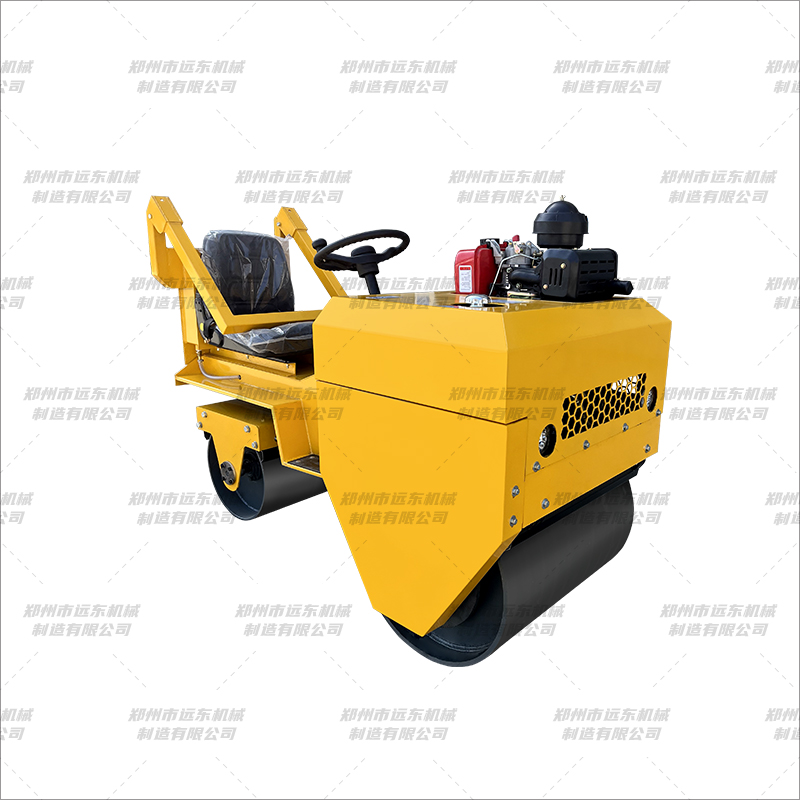 FVR850座駕式壓路機(jī)(圖1)